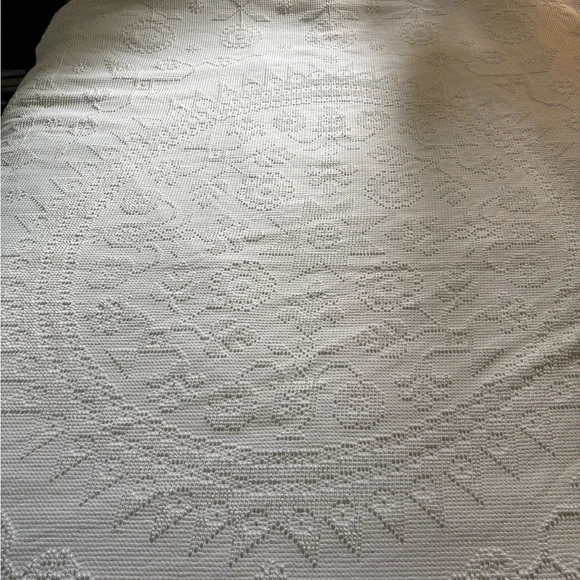 Morgan-Jones Martha Washington queen bedspread - Picture 5 of 8